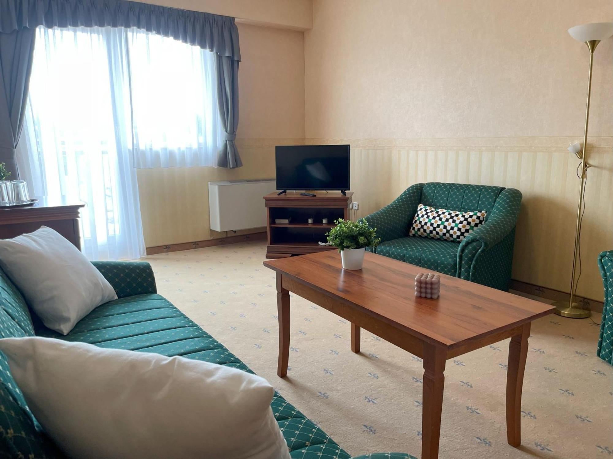 Koenig Hotel 나지카니자 외부 사진